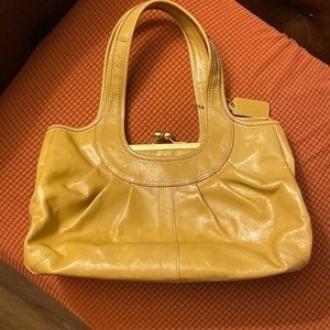 Vintage Coach Leather Shoulder Bag (authentic)